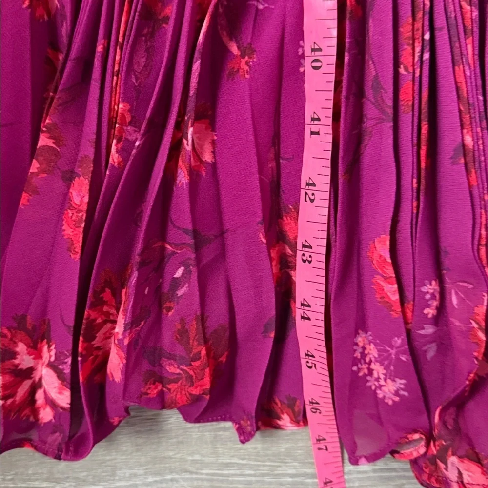 Amur Catarina V Neck Pleated Dress 2 - Picture 12 of 16